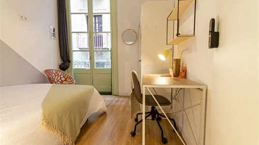 Rooms in Barcelona Ciutat Vella - photo 3