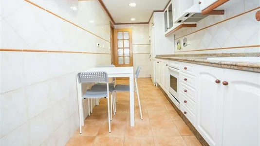 Rooms in Valencia Extramurs - photo 9