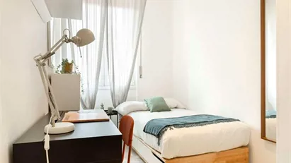 Room for rent in Milano Zona 6 - Barona, Lorenteggio, Milan