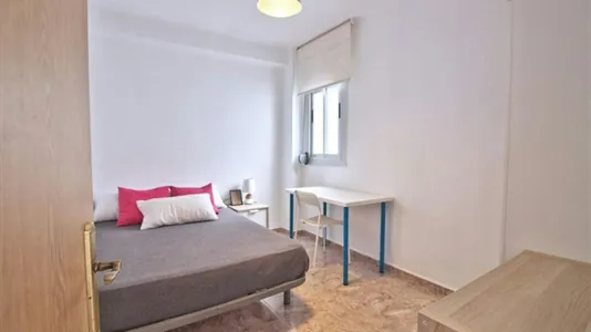 Rooms in el Camí de Vera - photo 2