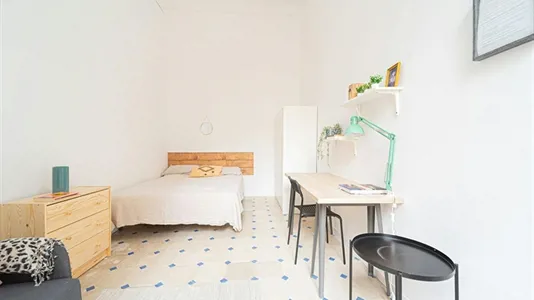 Rooms in Barcelona Ciutat Vella - photo 1