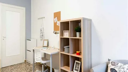 Room for rent in Milano Zona 9 - Porta Garibaldi, Niguarda, Milan