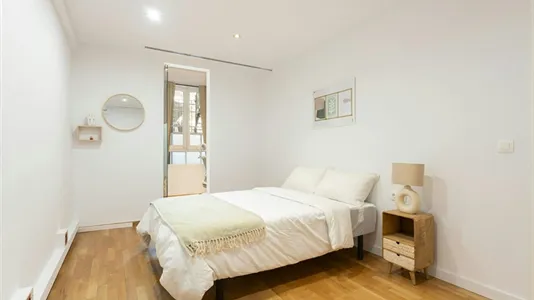 Rooms in Barcelona Eixample - photo 1