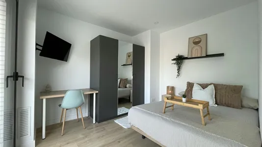 Rooms in El Prat de Llobregat - photo 3