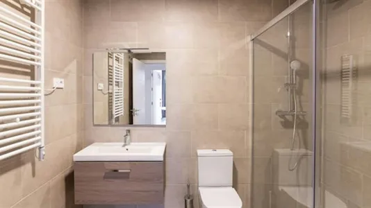 Rooms in Barcelona Ciutat Vella - photo 8