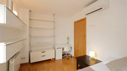 Rooms in Barcelona Ciutat Vella - photo 3