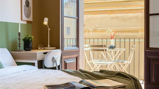 Rooms in Barcelona Ciutat Vella - photo 7
