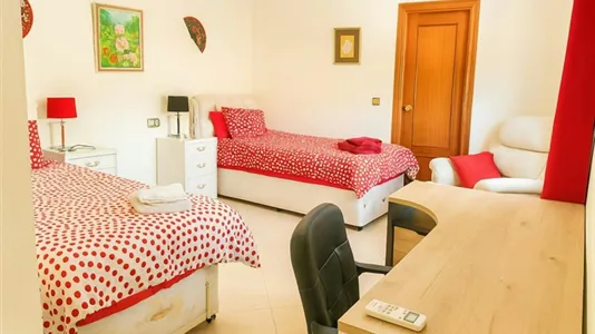 Rooms in Cúllar Vega - photo 1