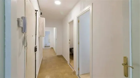 Rooms in Barcelona Ciutat Vella - photo 4