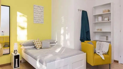 Room for rent in Buccinasco, Lombardia