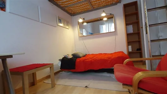 Rooms in Barcelona Ciutat Vella - photo 2