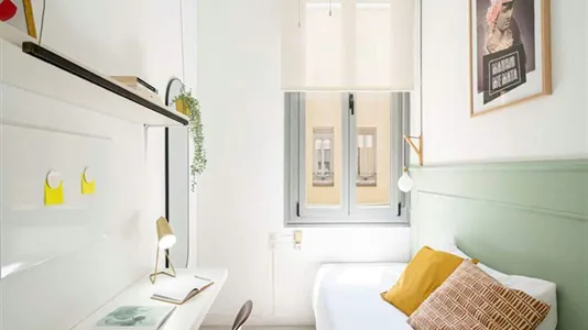 Rooms in Madrid Centro - photo 9