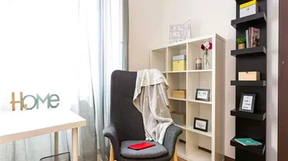 Room for rent in Milano Zona 6 - Barona, Lorenteggio, Milan