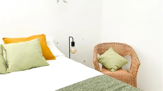 Rooms in Barcelona Ciutat Vella - photo 8