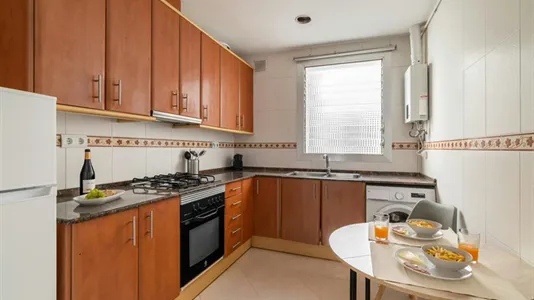 Rooms in Barcelona Ciutat Vella - photo 7