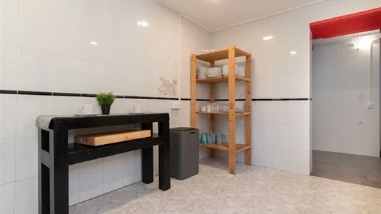 Rooms in Barcelona Ciutat Vella - photo 10