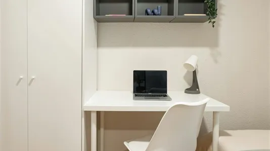 Rooms in Zaragoza - photo 8