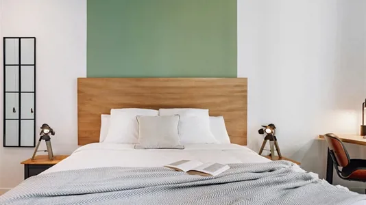 Rooms in Barcelona Eixample - photo 2