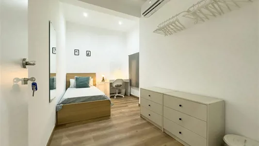 Rooms in Barcelona Ciutat Vella - photo 1