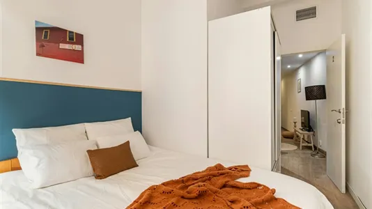 Rooms in Barcelona Ciutat Vella - photo 2