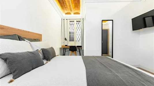 Rooms in Barcelona Eixample - photo 2