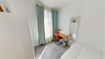 Room for rent in L'Haÿ-les-Roses, Île-de-France