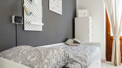Room for rent in Milano Zona 4 - Vittoria, Forlanini, Milan
