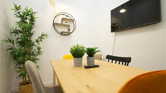 Rooms in Barcelona Ciutat Vella - photo 8