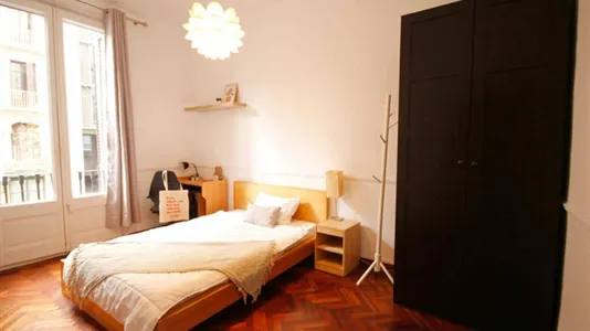 Rooms in Barcelona Eixample - photo 4