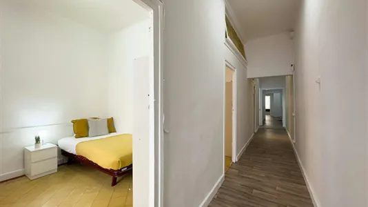 Rooms in Barcelona Ciutat Vella - photo 10