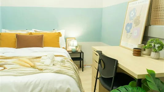 Rooms in Barcelona Ciutat Vella - photo 2