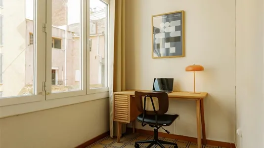 Rooms in Barcelona Ciutat Vella - photo 10