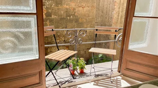 Rooms in Barcelona Ciutat Vella - photo 9