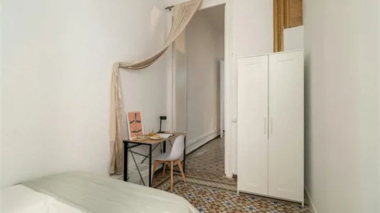 Rooms in Barcelona Ciutat Vella - photo 2