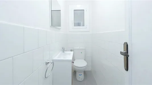 Rooms in Barcelona Eixample - photo 9