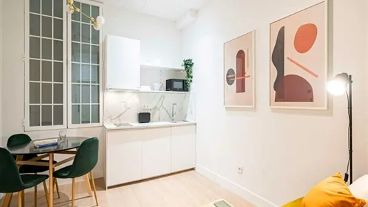 Rooms in Madrid Centro - photo 10