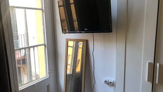 Rooms in Barcelona Ciutat Vella - photo 7