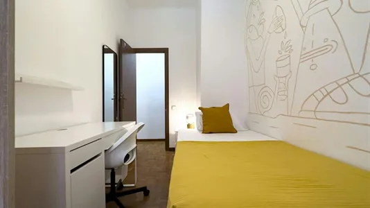 Rooms in Barcelona Ciutat Vella - photo 2