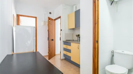 Rooms in Barcelona Ciutat Vella - photo 7