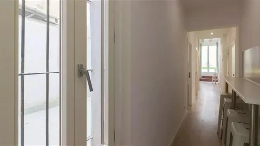 Rooms in Barcelona Ciutat Vella - photo 8