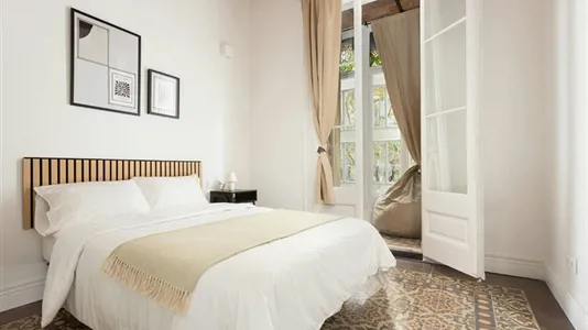 Rooms in Barcelona Eixample - photo 2