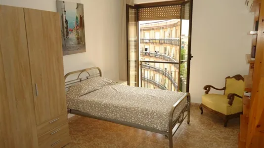 Rooms in Córdoba - photo 1