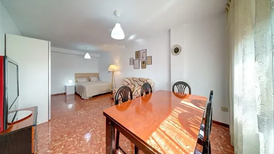 Rooms in Zaragoza - photo 3