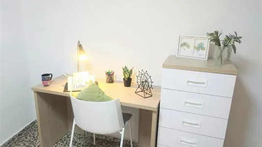 Rooms in Moncada - photo 3