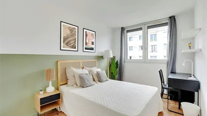 Room for rent in L'Haÿ-les-Roses, Île-de-France