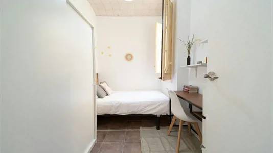 Rooms in Barcelona Ciutat Vella - photo 3