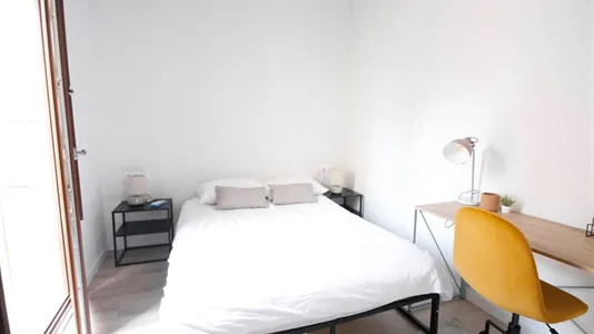 Rooms in Barcelona Ciutat Vella - photo 2