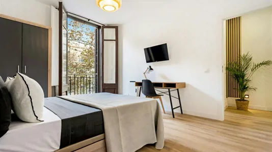 Rooms in Barcelona Eixample - photo 2