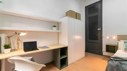 Rooms in Barcelona Ciutat Vella - photo 6