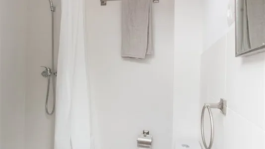 Rooms in Barcelona Eixample - photo 4